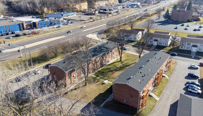 Building Photo - 2 Bed 1.5 Bath Apartment for rent!