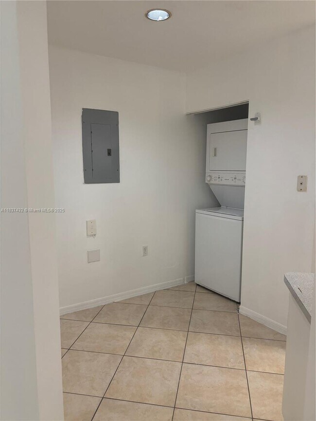 Building Photo - 9620 SW 138th Ave