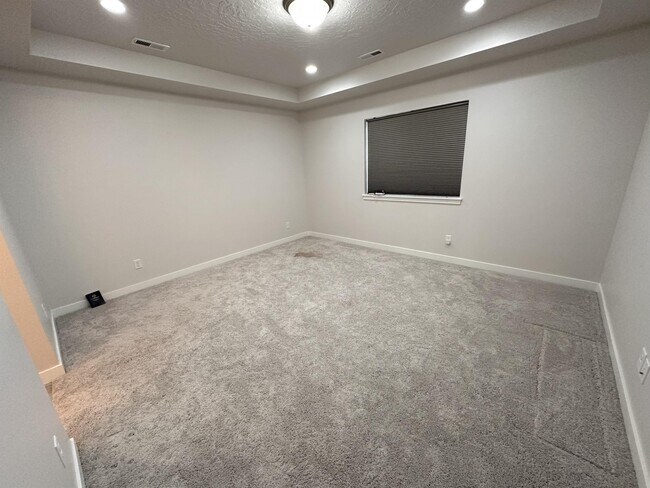 Building Photo - 121 N Independence Way