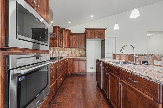 Building Photo - 2040 Kelly Dr