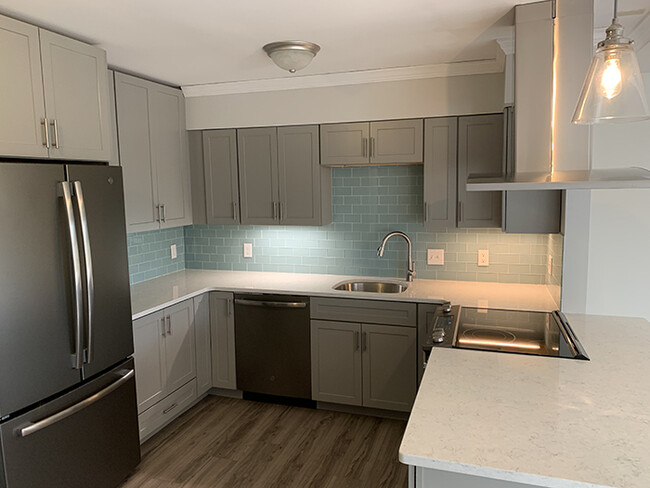 Building Photo - 63 Back Cove Est