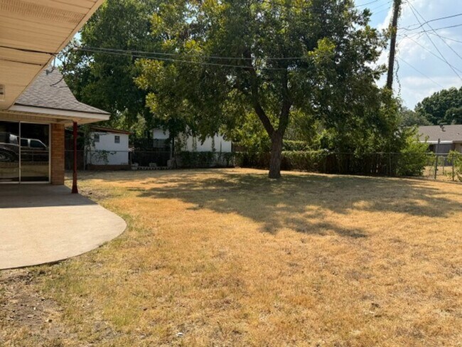 Building Photo - 5101 Lake Moor Dr