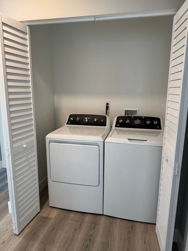 Building Photo - 54TH STREET 2985-2987 #1 FRONT UNITS