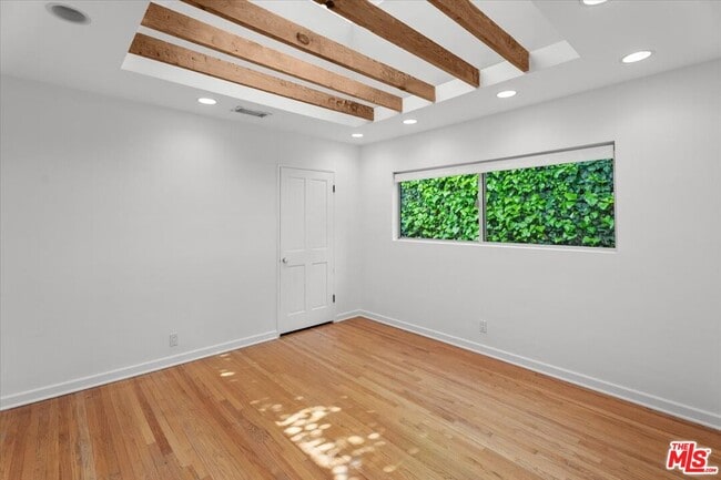 Building Photo - 4031 Hollyline Ave