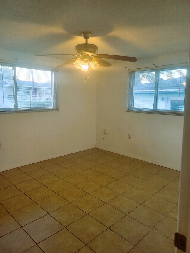 Building Photo - Freshly painted 2/2 Home with garage