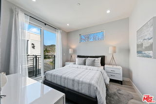 Building Photo - 15106 Roxford St