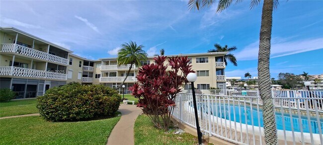 Building Photo - 450 Golden Isles Dr