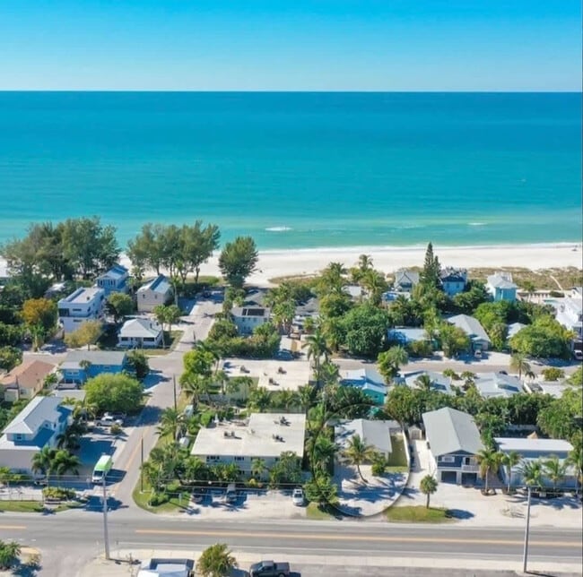 Building Photo - 3006 Gulf Dr