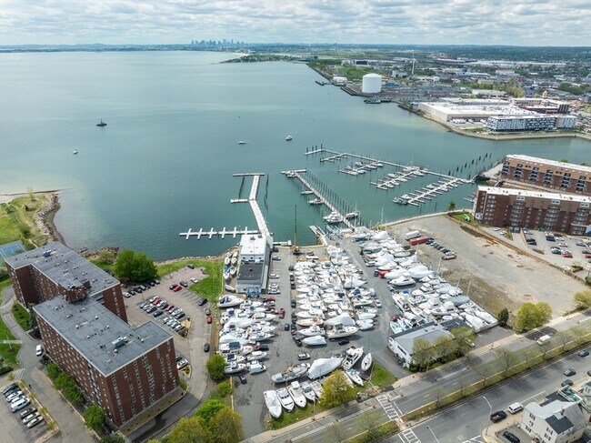 Building Photo - 285 Lynn Shore Dr