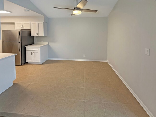 Building Photo - 65 Spuhler Dr