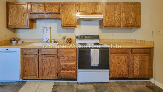 Building Photo - "Cozy Retreat in Chattanooga!"