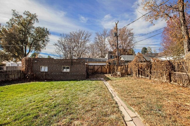 Building Photo - 4Bed/2Bath home with newly renovated basem...