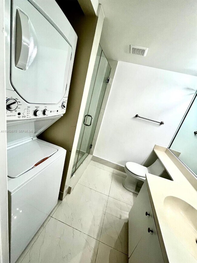 Building Photo - 1000 Quayside Terrace