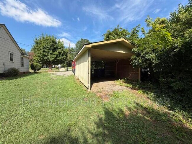 Building Photo - 638 Salisbury Rd