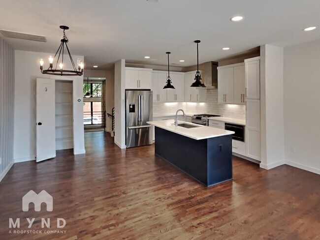 Building Photo - 436 E 33rd St