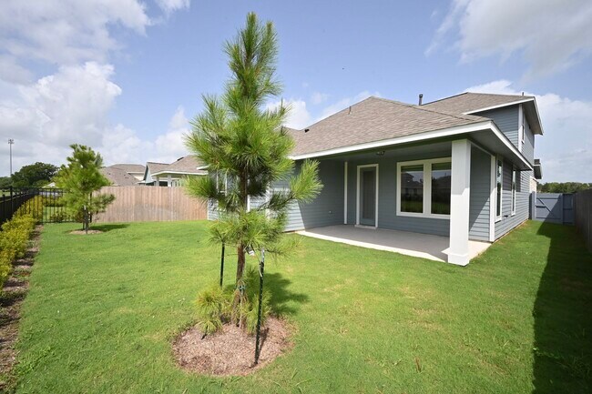 Building Photo - 33019 School Hl Rd