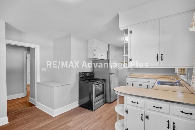 Building Photo - 1508 Noblin Dr