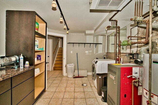 Building Photo - 5200 Madison St