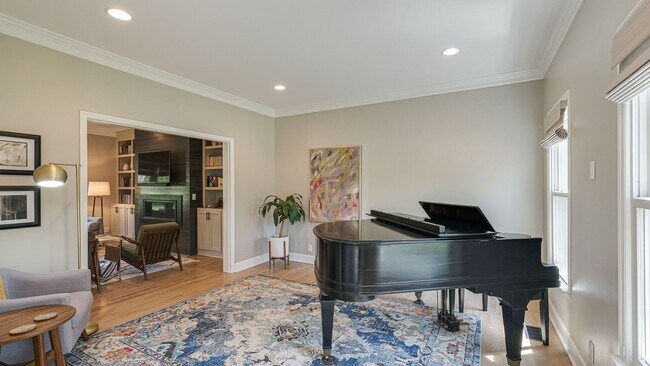 Building Photo - Modern Remodeled 4 Bedroom Rental Home in Brentwood