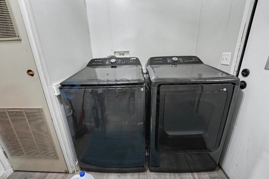 Building Photo - Unit 21