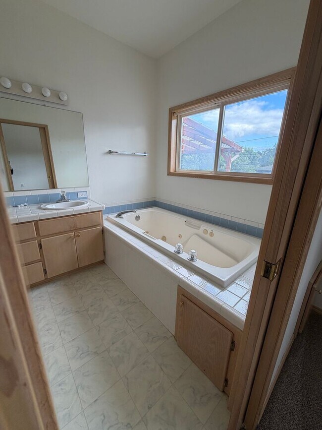Building Photo - Beautiful Single Family Home In Beaverton  Showings Start 7/6
