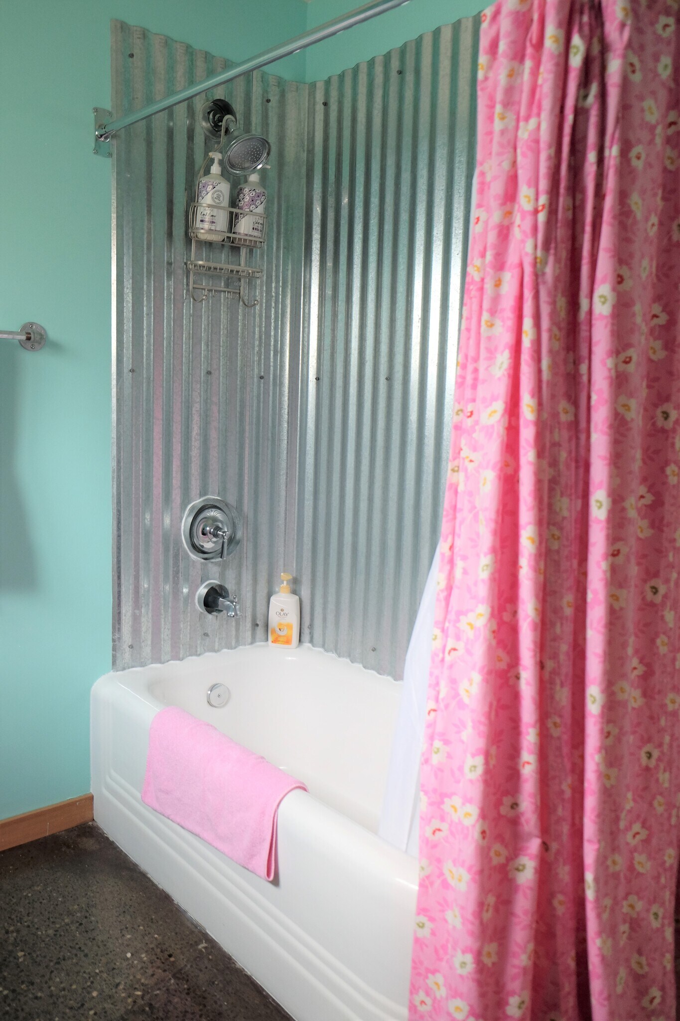 Building Photo - 10733 Phinney Ave N