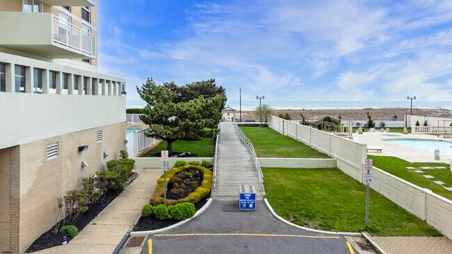 Building Photo - 101 S Plaza Pl