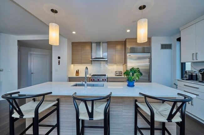 Building Photo - 16 W Broadway