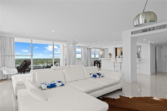 Building Photo - 2751 S Ocean Dr