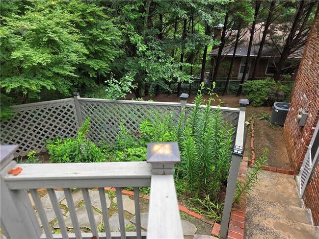 Building Photo - 2129 Pine Forest Dr NE