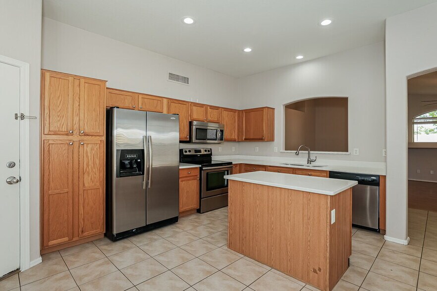 Building Photo - 13928 N 133rd Ln