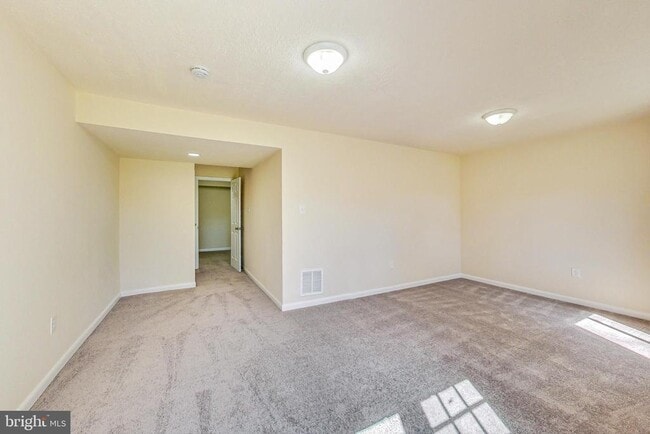 Building Photo - 906 West Side Dr