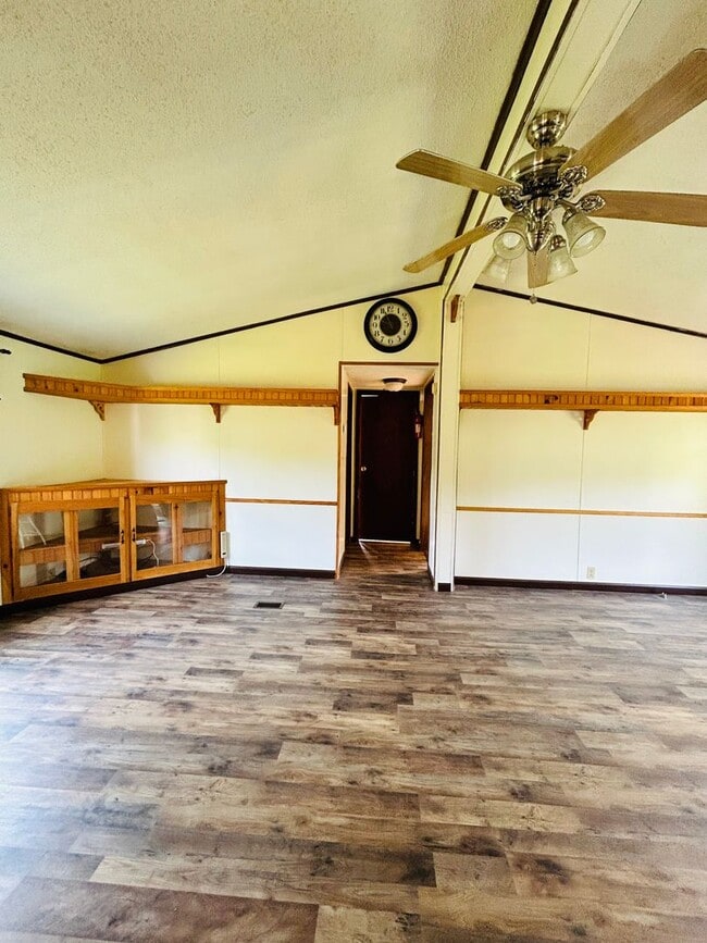 Building Photo - Country 3 Bed / 2 Bath Home for RENT