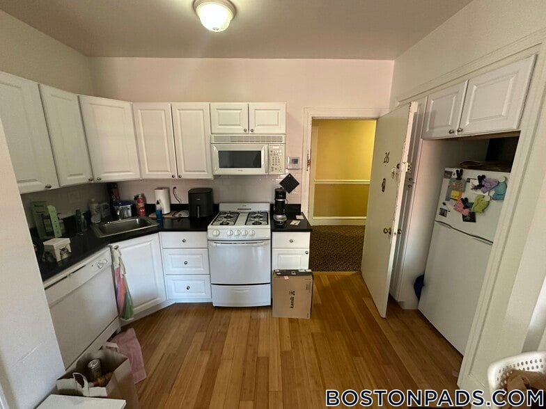 Building Photo - 64 Hemenway St