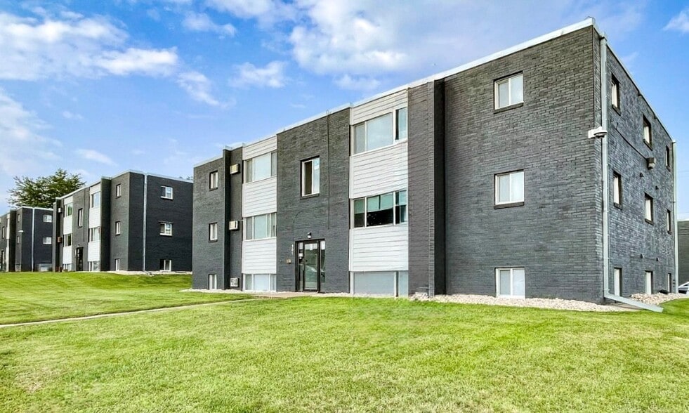 Building Photo - 6 Flats Apartments