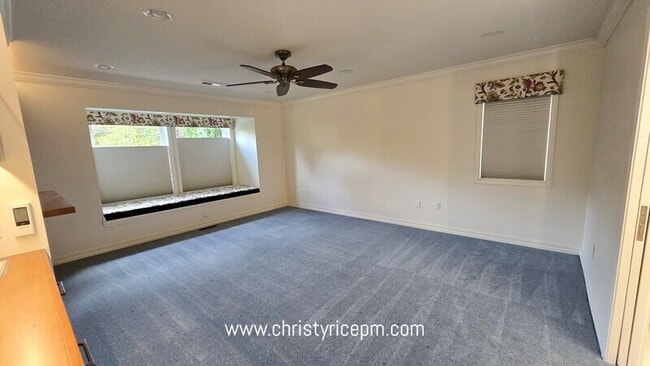 Building Photo - 609 13th Ave W
