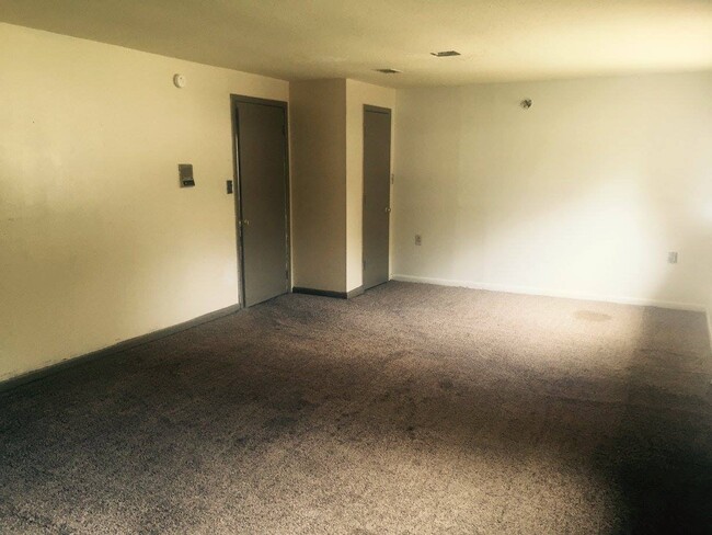 Building Photo - 3612 Livingston Road, Unit H