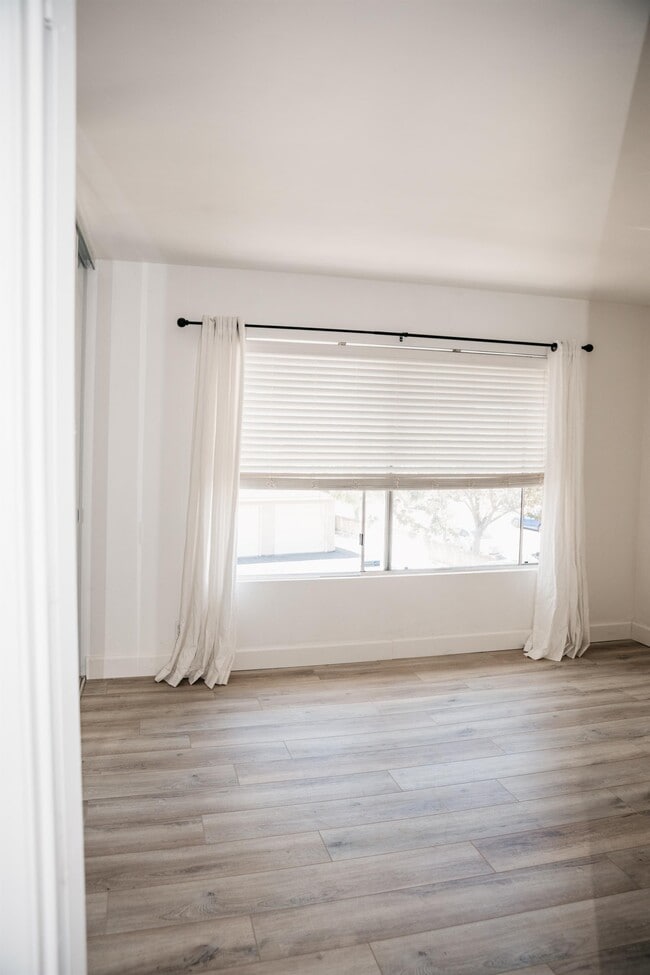 Building Photo - 681 Diamond Way