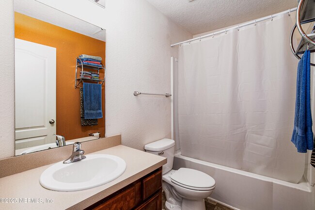 Building Photo - 8482 Julia Marie Cir