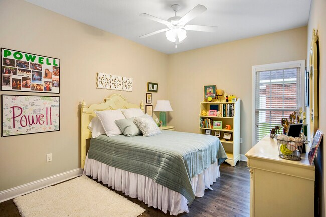 Building Photo - 33 Grove Cir