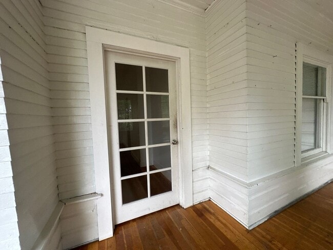 Building Photo - 1405 Canby St