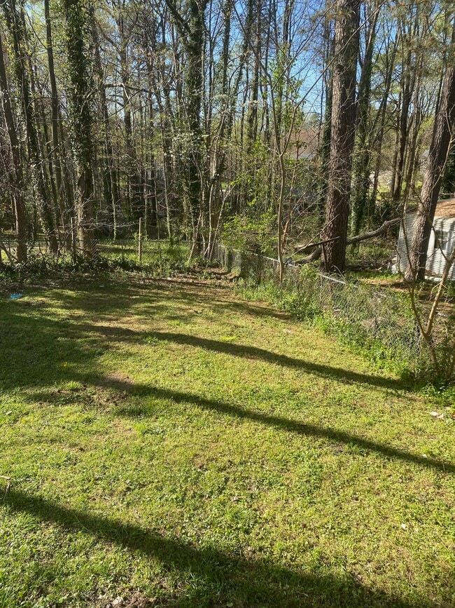 Building Photo - 7621 Longstreet Dr