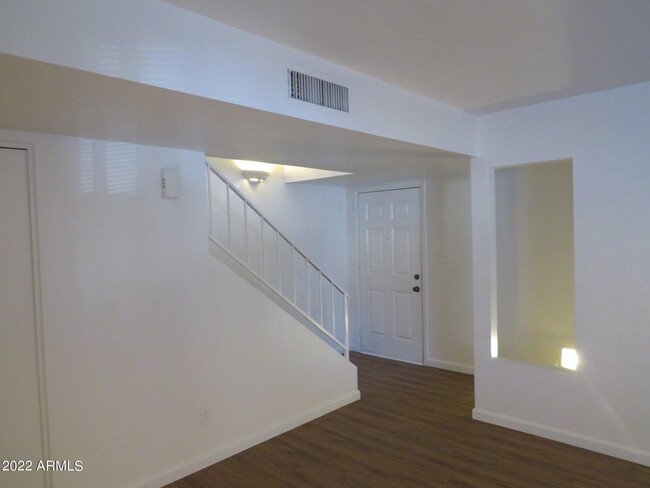 Building Photo - 1342 W Emerald Ave