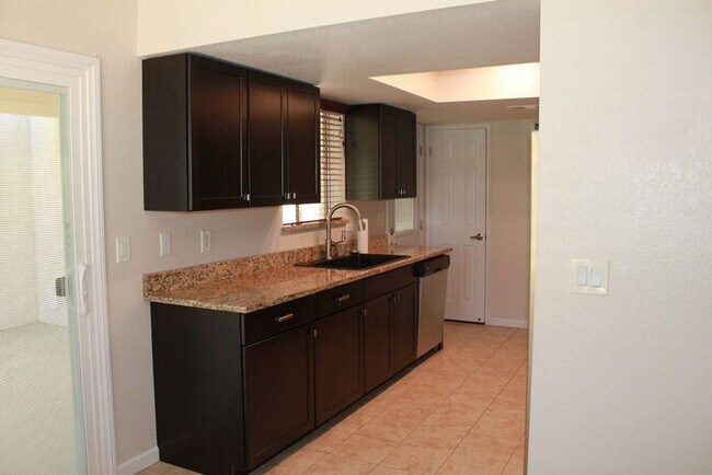Building Photo - Awesome Mesa Location! Recker and Brown