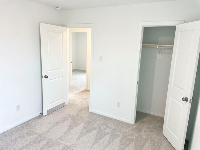 Building Photo - 6330 Breakaway Grv Dr