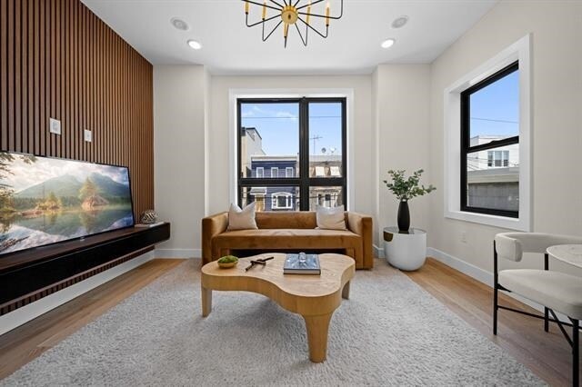 Building Photo - 27 Graham St