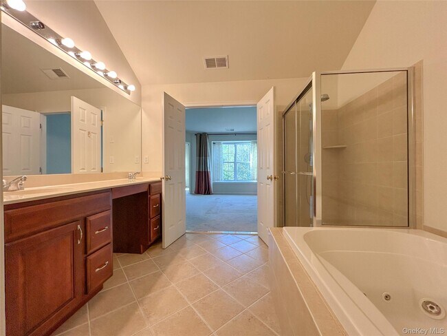 Building Photo - 1063 Dutcher Dr