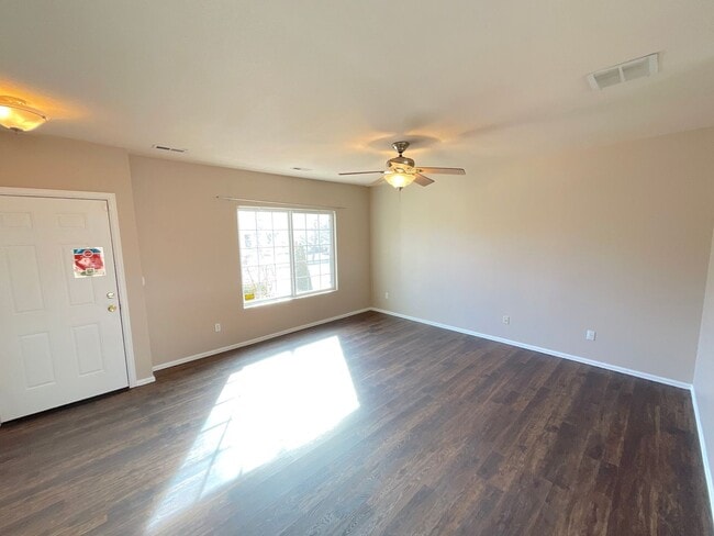 Building Photo - 3 Bedroom Home Available Near N Powers Blvd & Dublin Blvd!