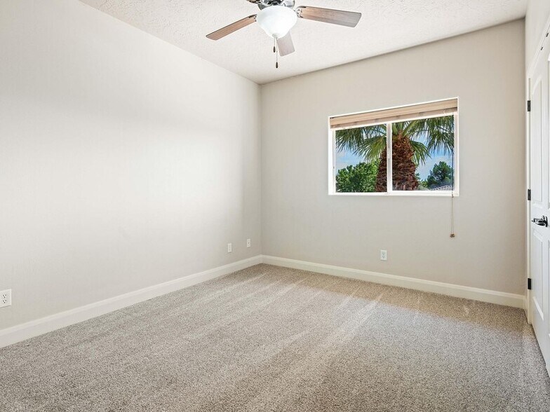 Building Photo - 935 Crooked Creek Dr