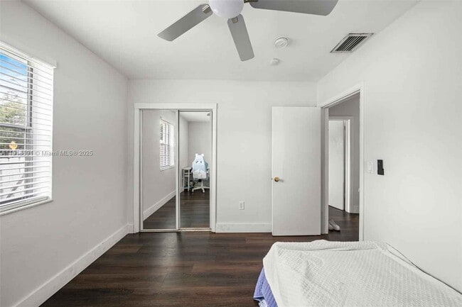 Building Photo - 600 SW 10th St